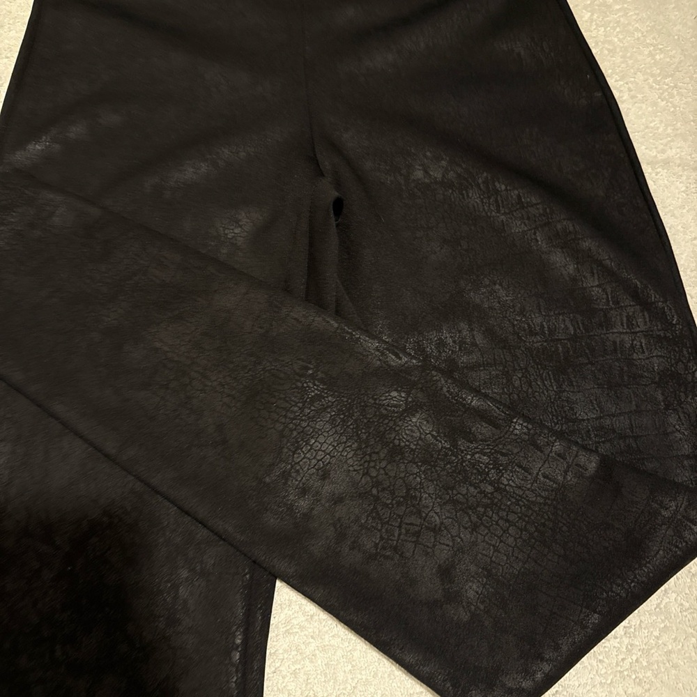 Express Black Leggings with Subtle Textured Pattern - Picture 3 of 4